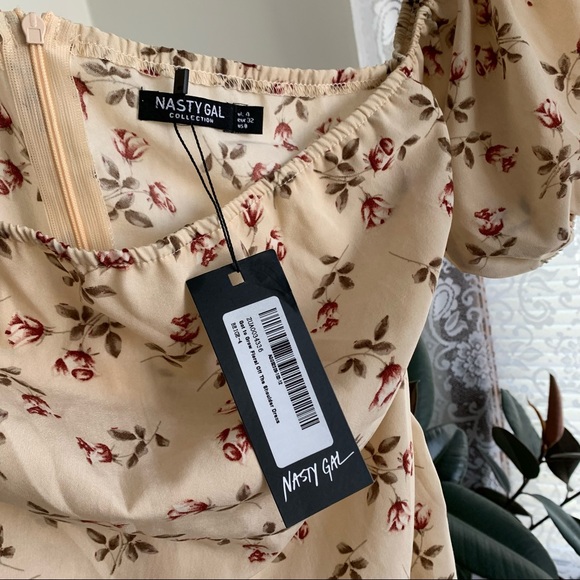 NWT Floral Off Shoulder Dress - Picture 3 of 9